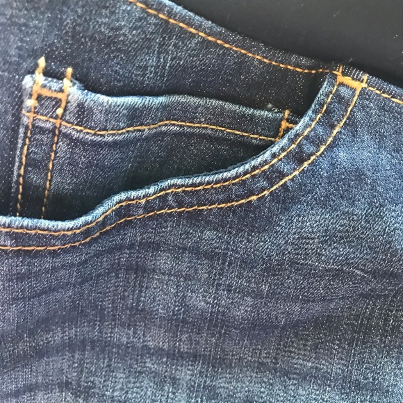 🌸Liz Lange Maternity Shorts - Picture 4 of 5